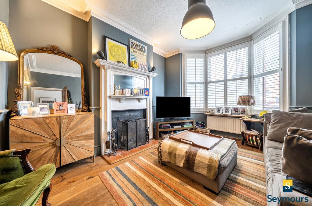 Property photo 2 of 20 Living Room