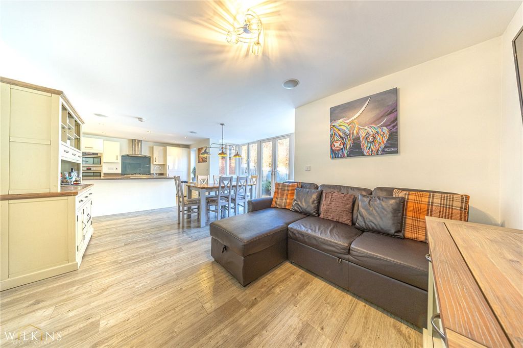 Property photo 2 of 48 Picture No. 17