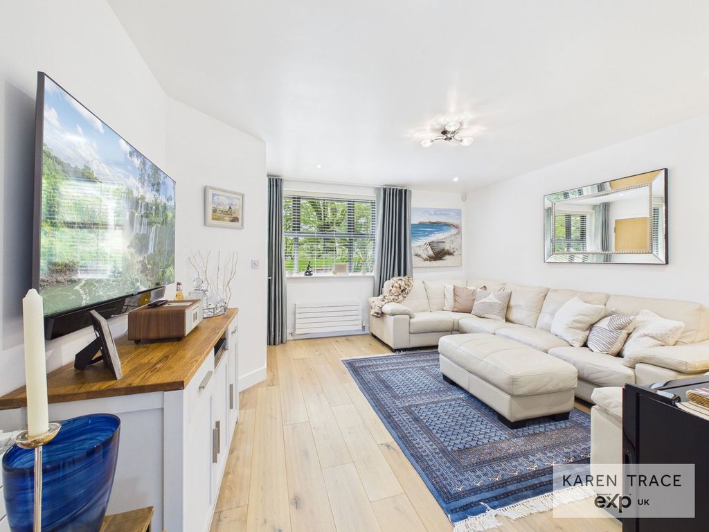 Property photo 3 of 28