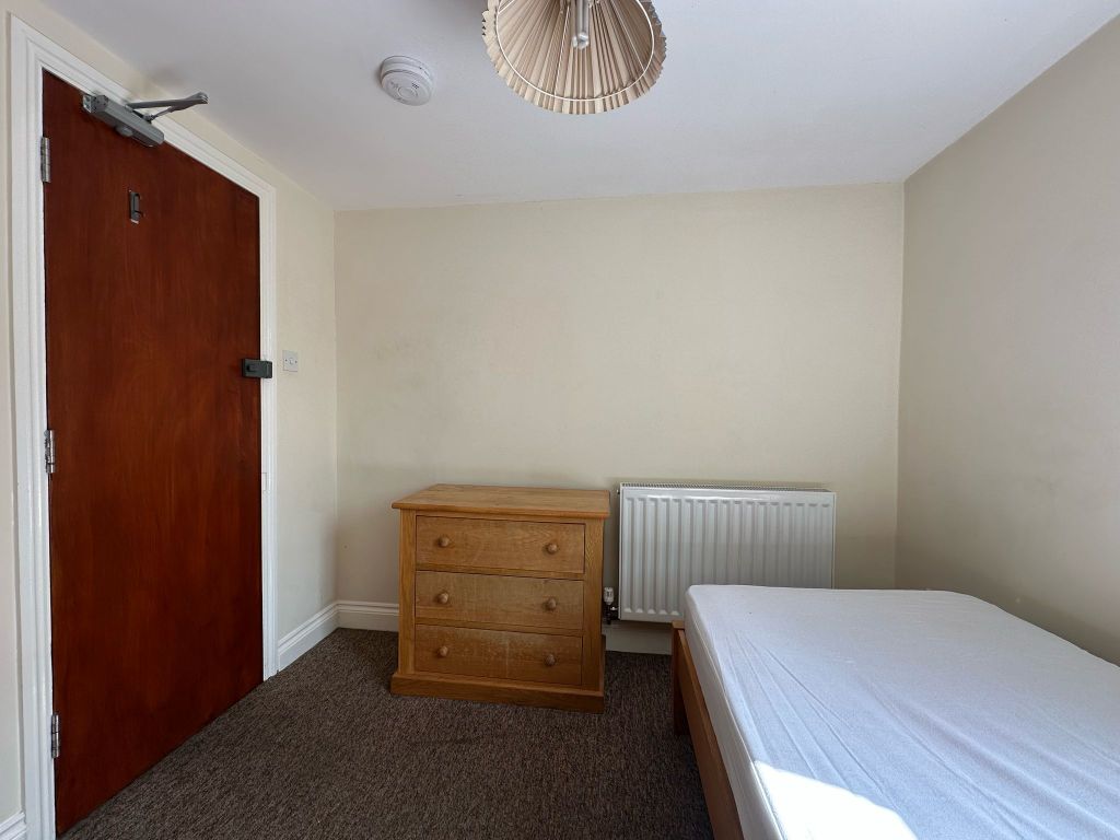 Property photo 3 of 7 Room