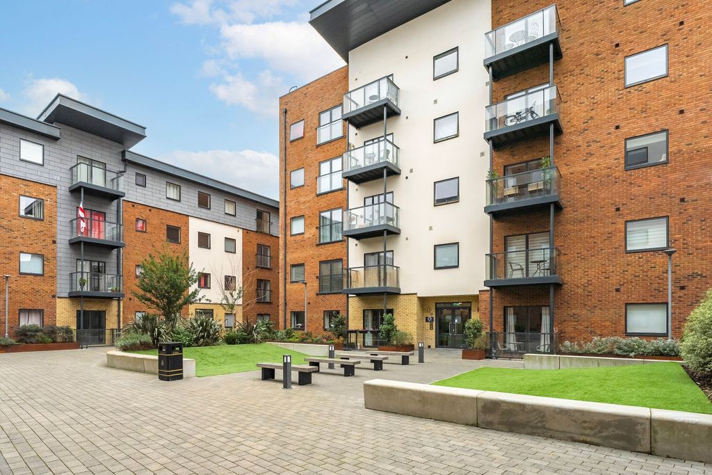 Property photo 1 of 12