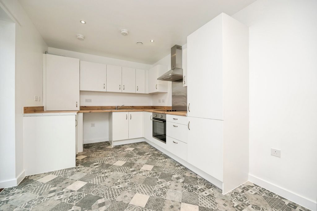 Property photo 2 of 22 Pbox-Img.Jpg