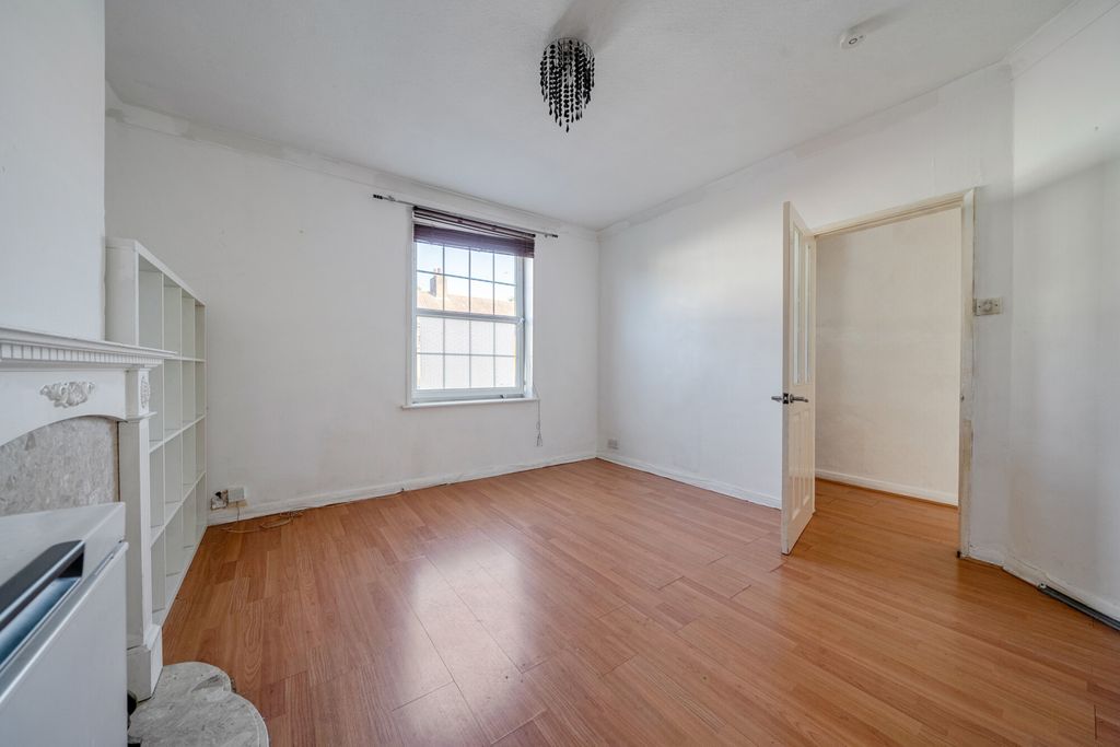 Property photo 2 of 15 1466849-2-6A15d33...