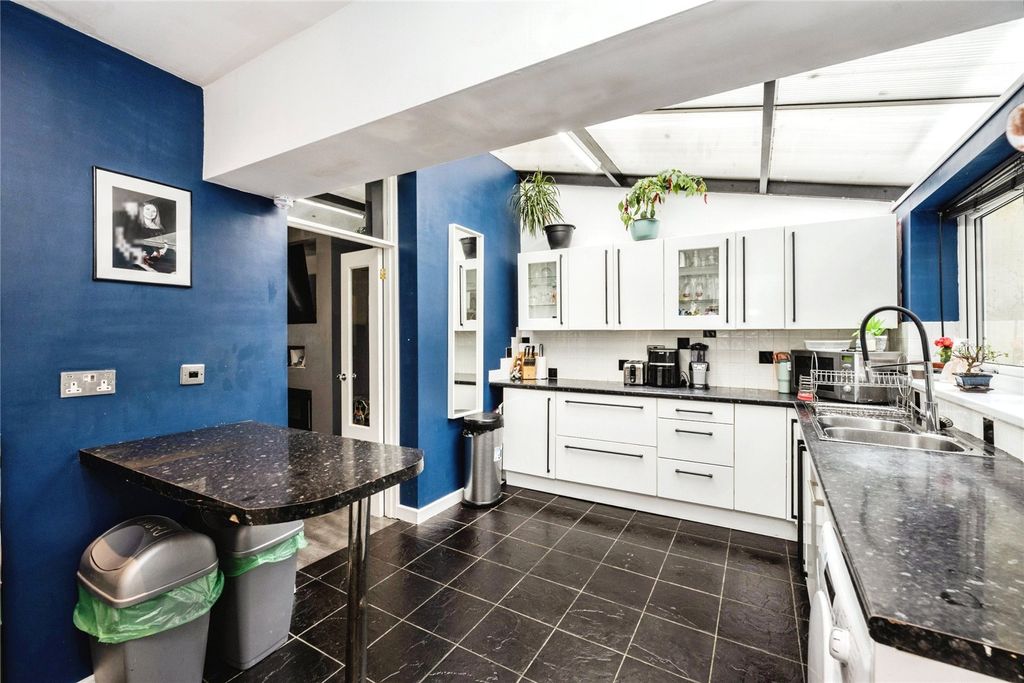 Property photo 3 of 17 Picture No. 02