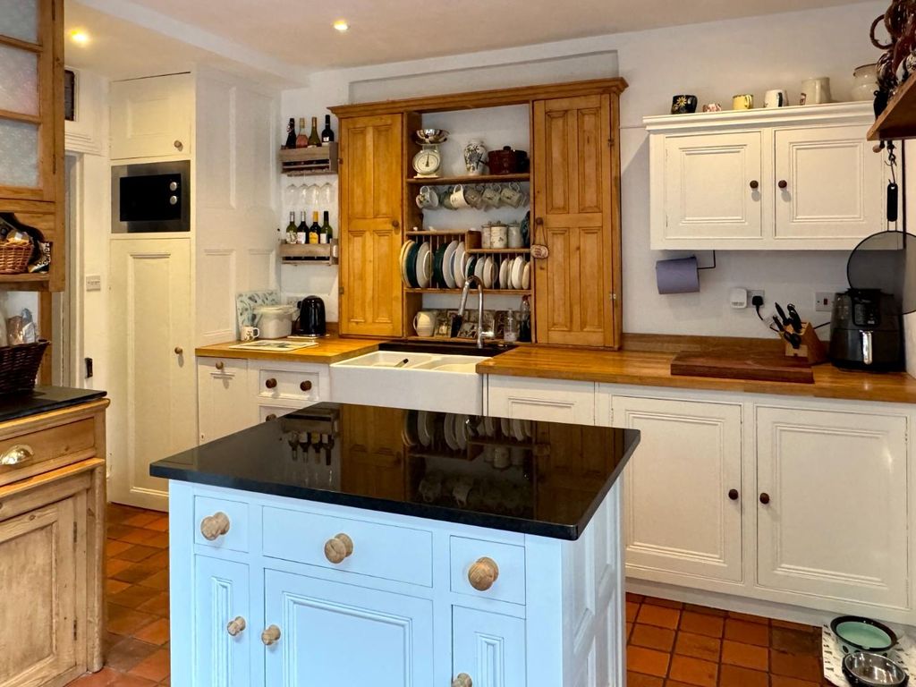 Property photo 2 of 22 Kitchen