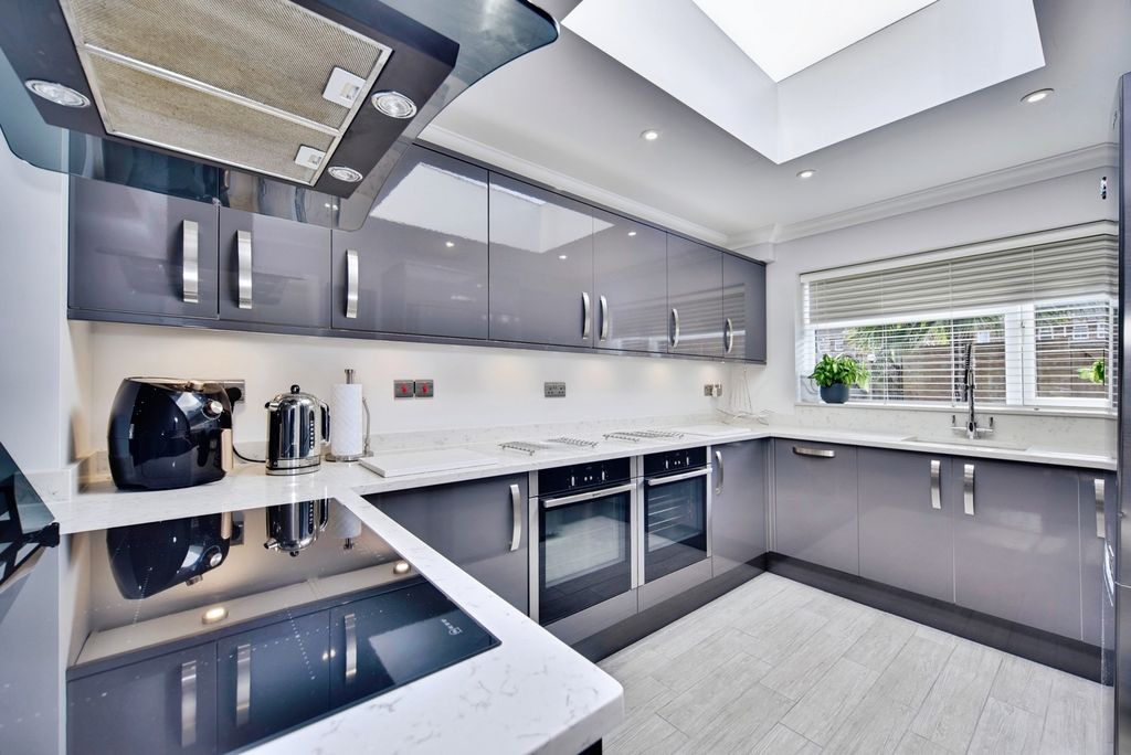 Property photo 2 of 22 Pbox-Img.Jpg