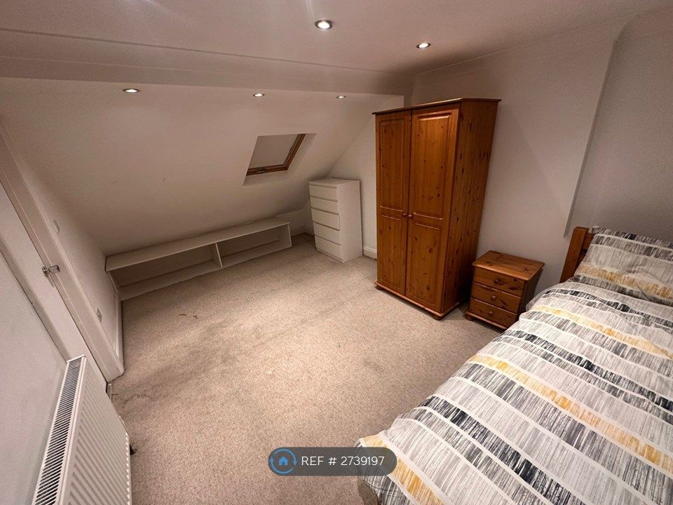 Property photo 3 of 30 Bedroom 4 (Ensuite)