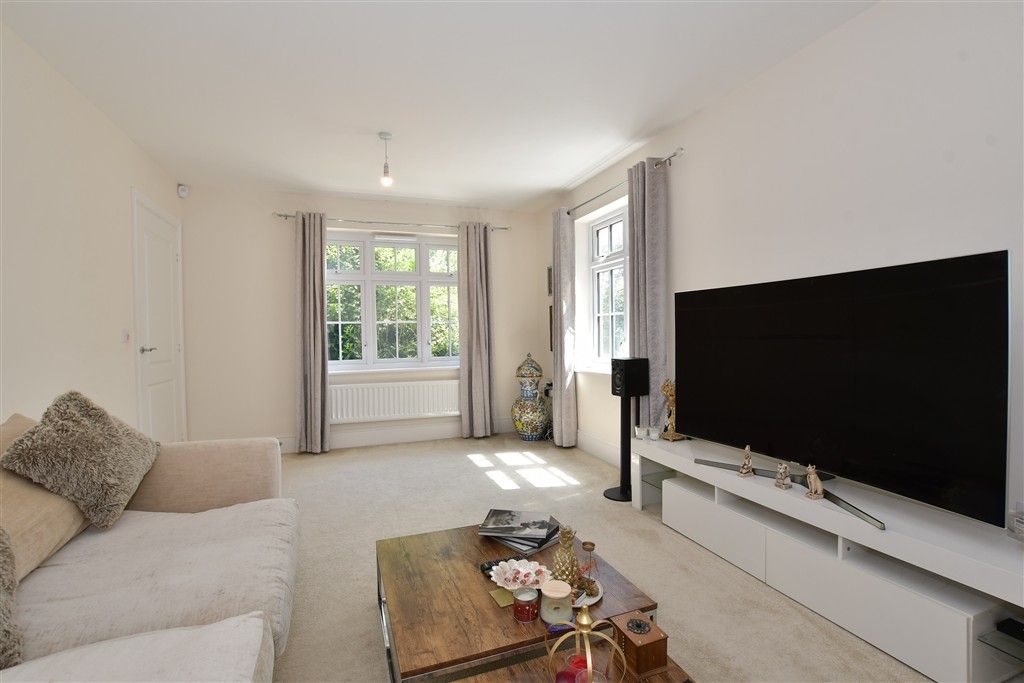 Property photo 1 of 13 Lounge