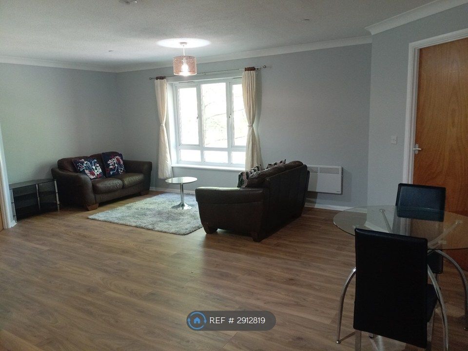 Property photo 3 of 13 Lounge 2