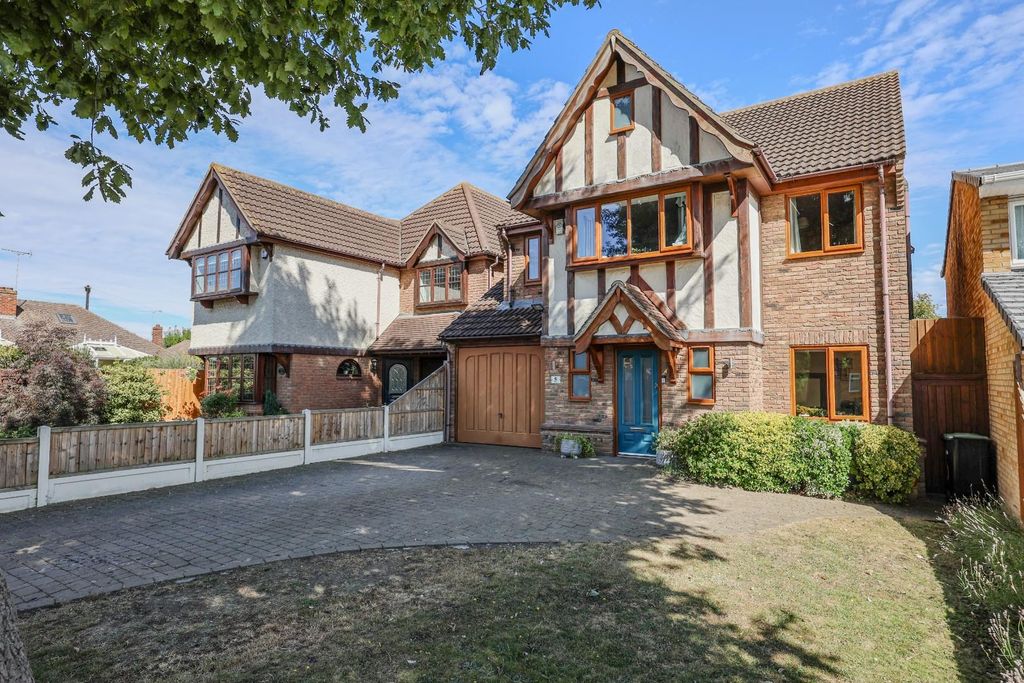 Property photo 1 of 32