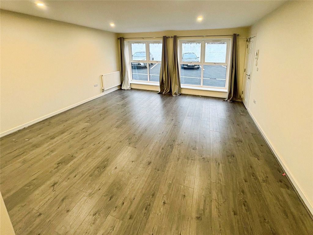 Property photo 3 of 6 Living Room