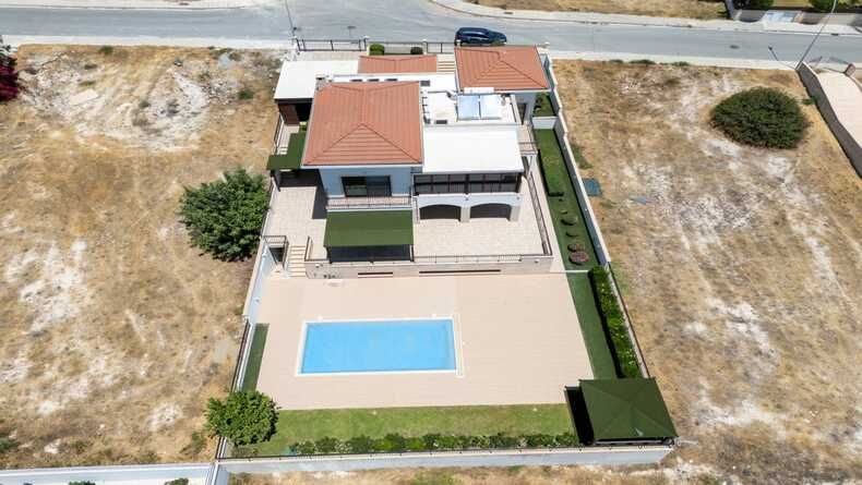 Property photo 3 of 41