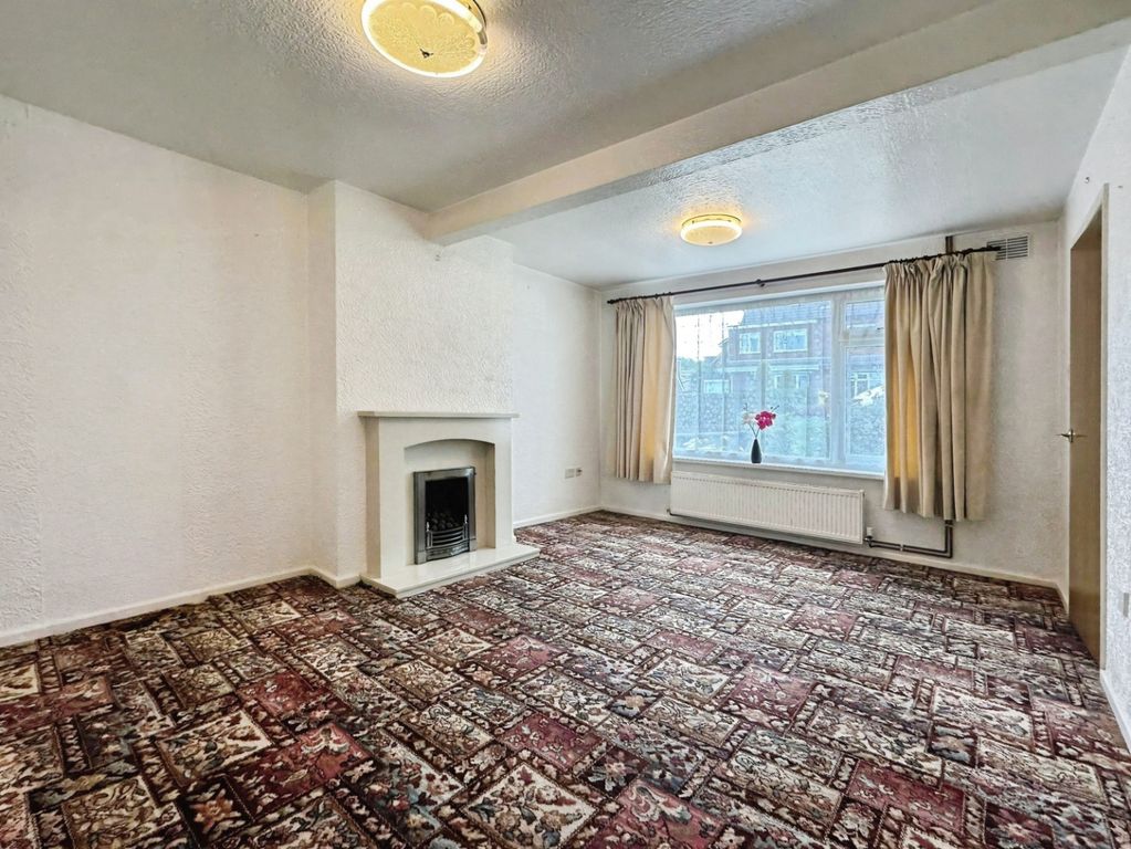 Property photo 3 of 19 Lounge