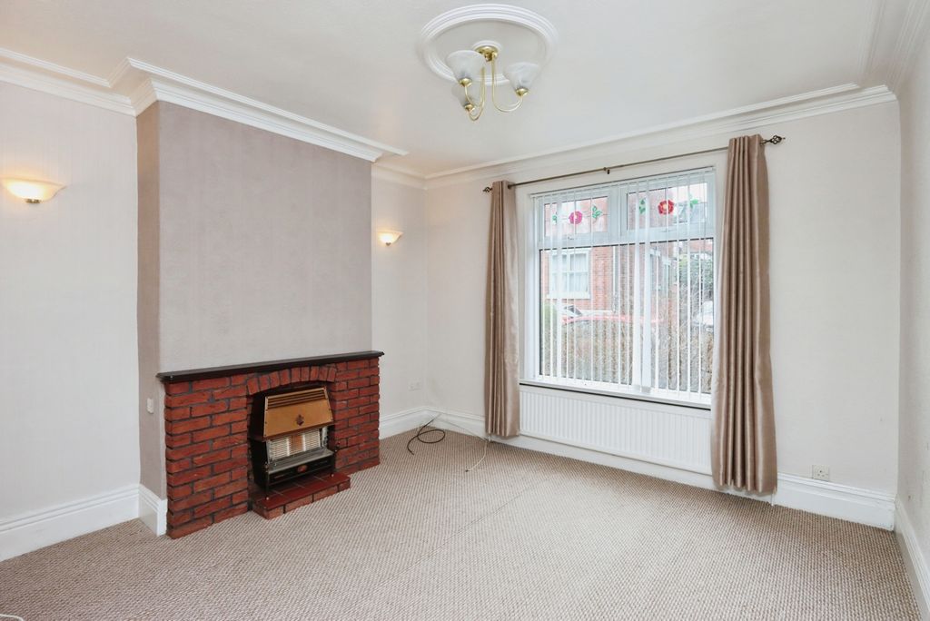 Property photo 2 of 20 Lounge