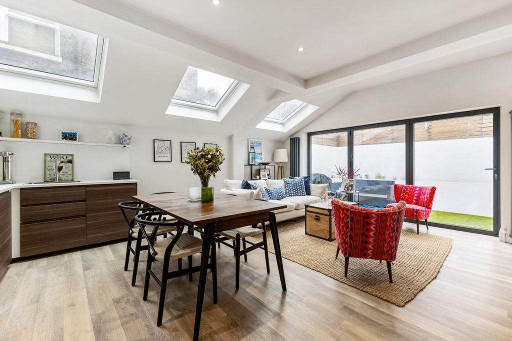 Property photo 2 of 8 Picture No. 27