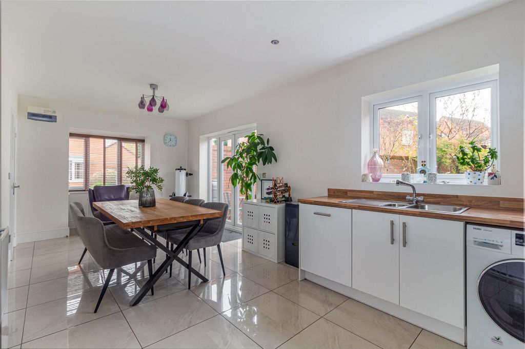 Property photo 3 of 23 Kitchen