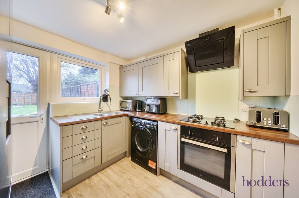 Property photo 3 of 15 034c7E40-d983-40E...
