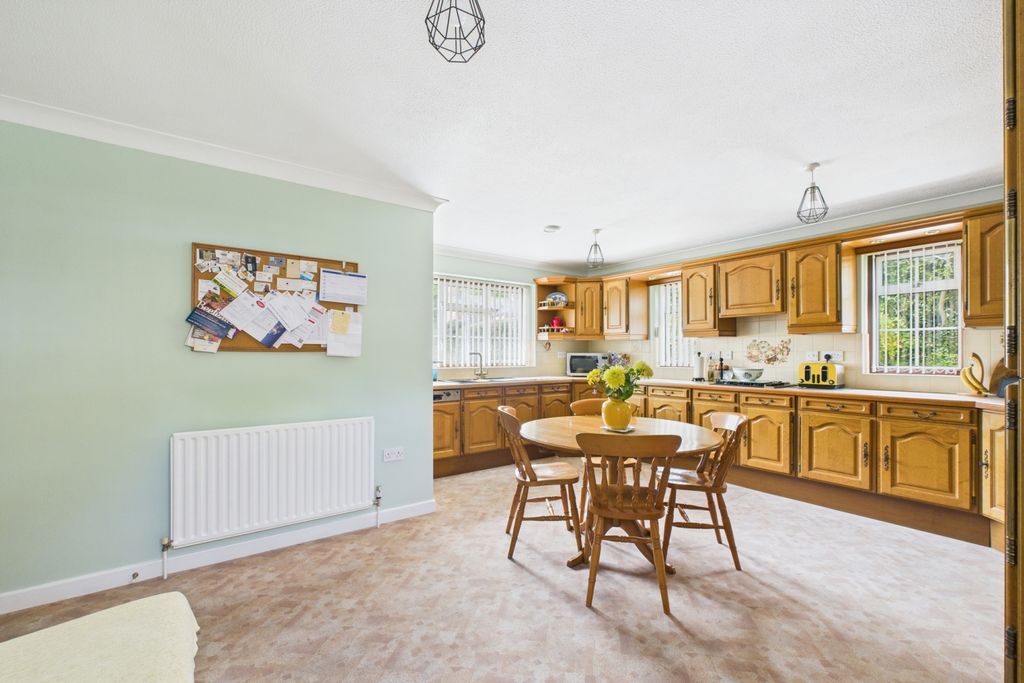 Property photo 3 of 16 Kitchen Diner