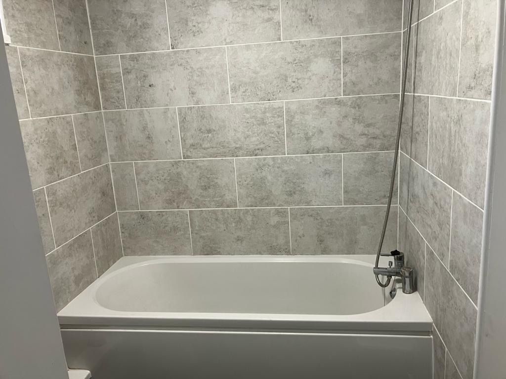 Property photo 3 of 7 Bathroom