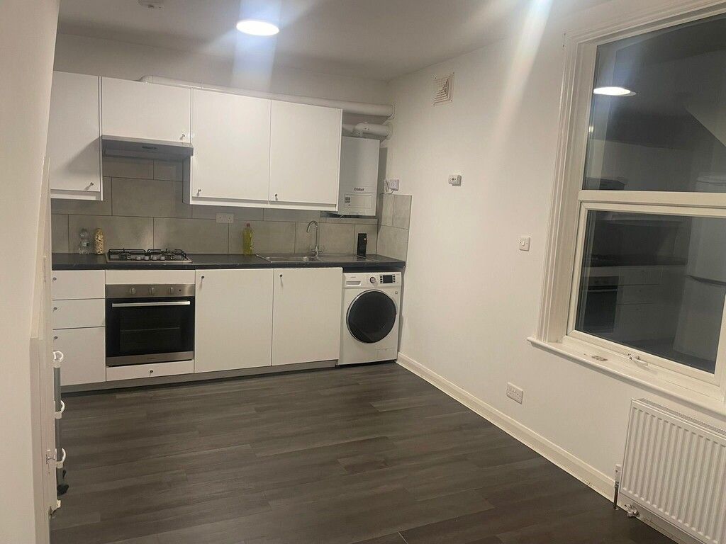 Property photo 1 of 8 Kitchen /Living /Din