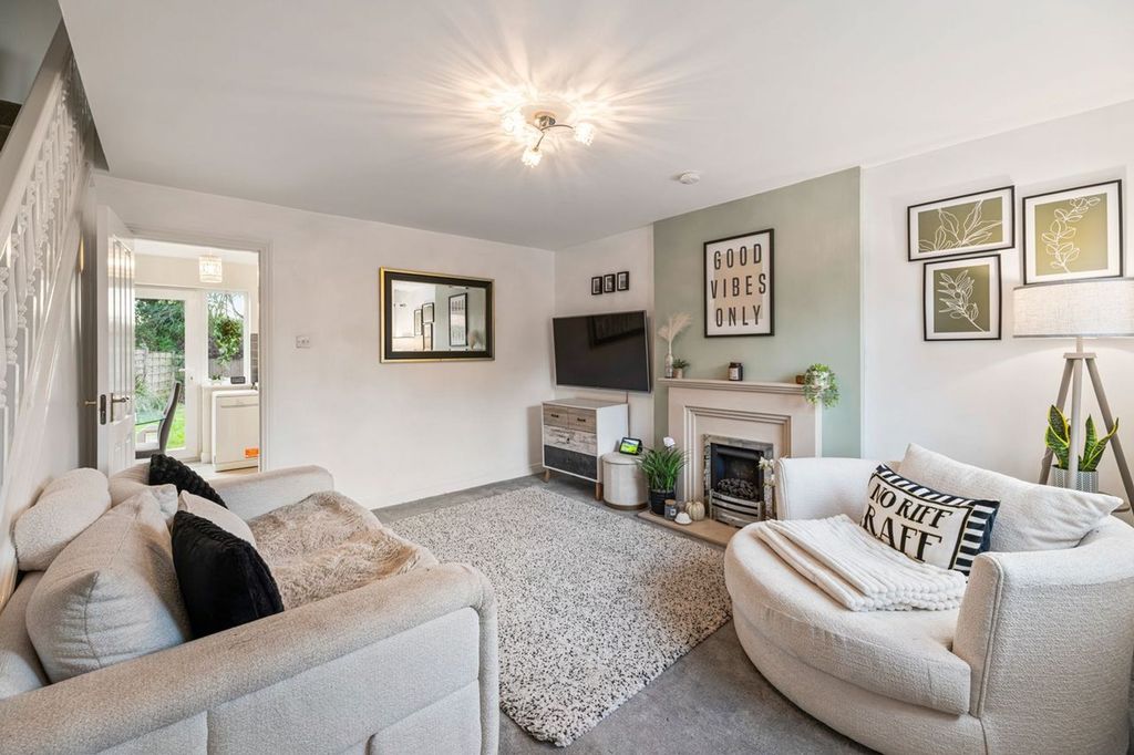 Property photo 3 of 14 Lounge