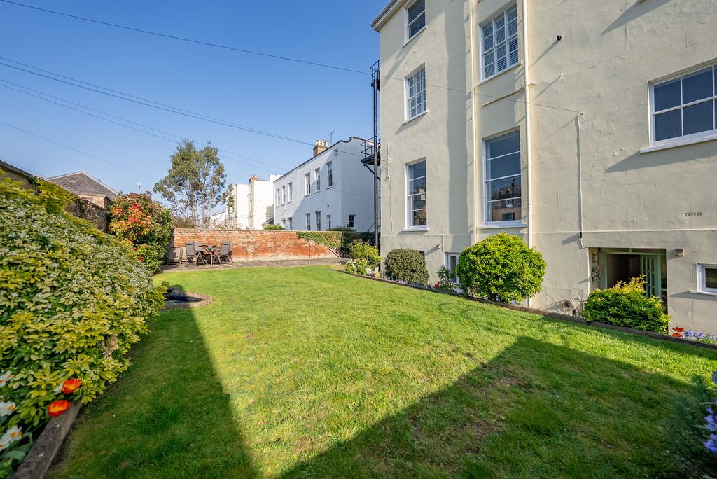 Property photo 1 of 34