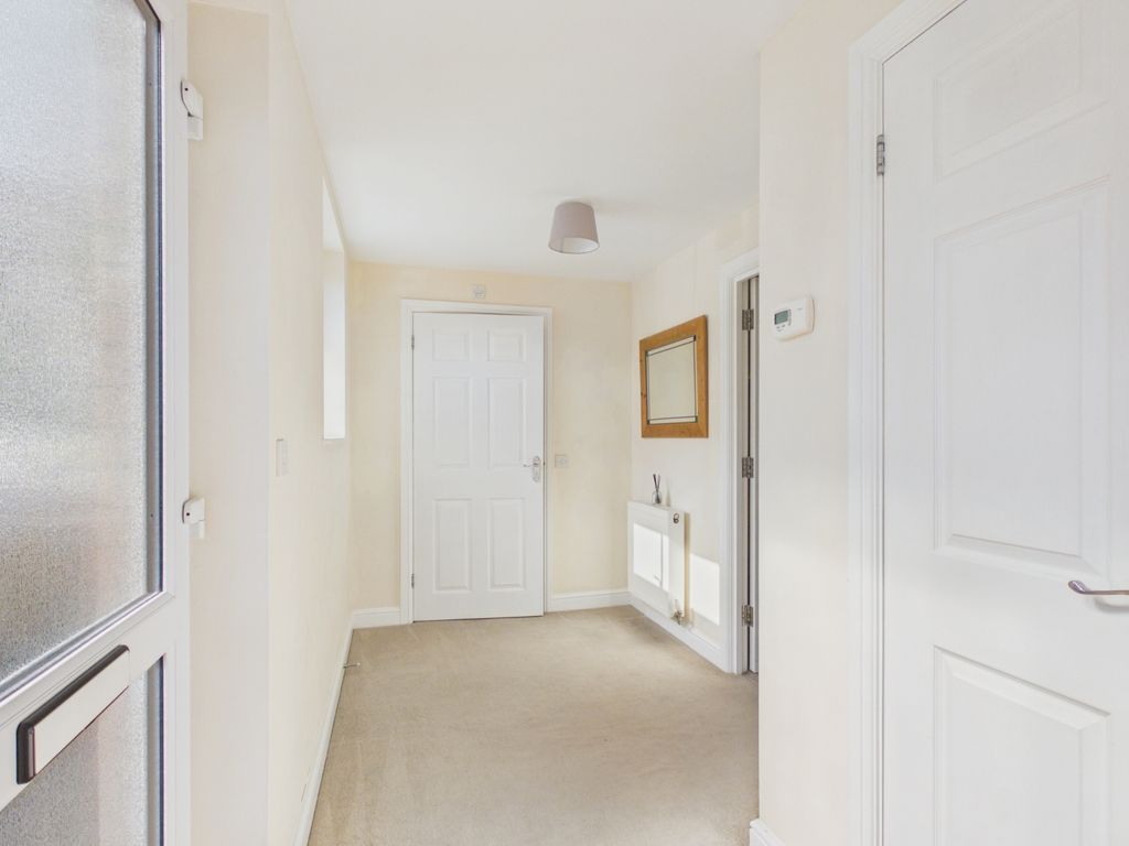 Property photo 3 of 7 Hallway