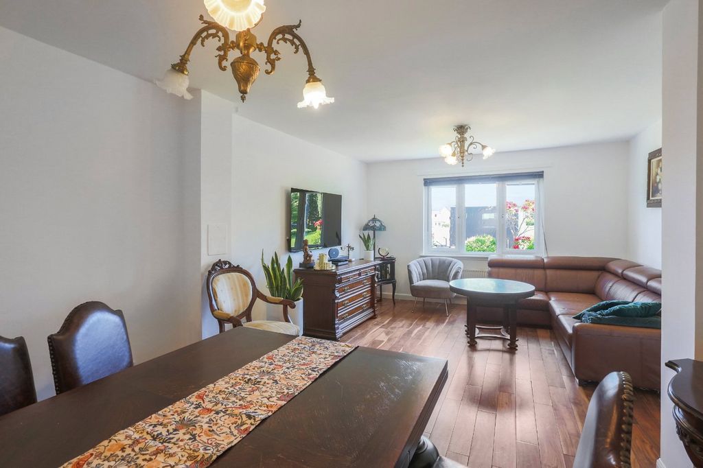 Property photo 3 of 18 Lounge/Dining