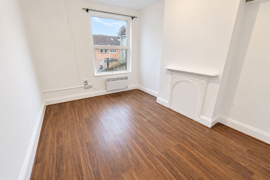 Property photo 1 of 4