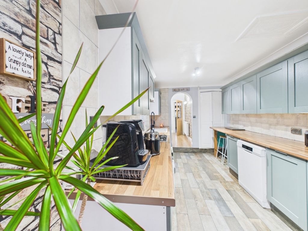 Property photo 3 of 22 4645518