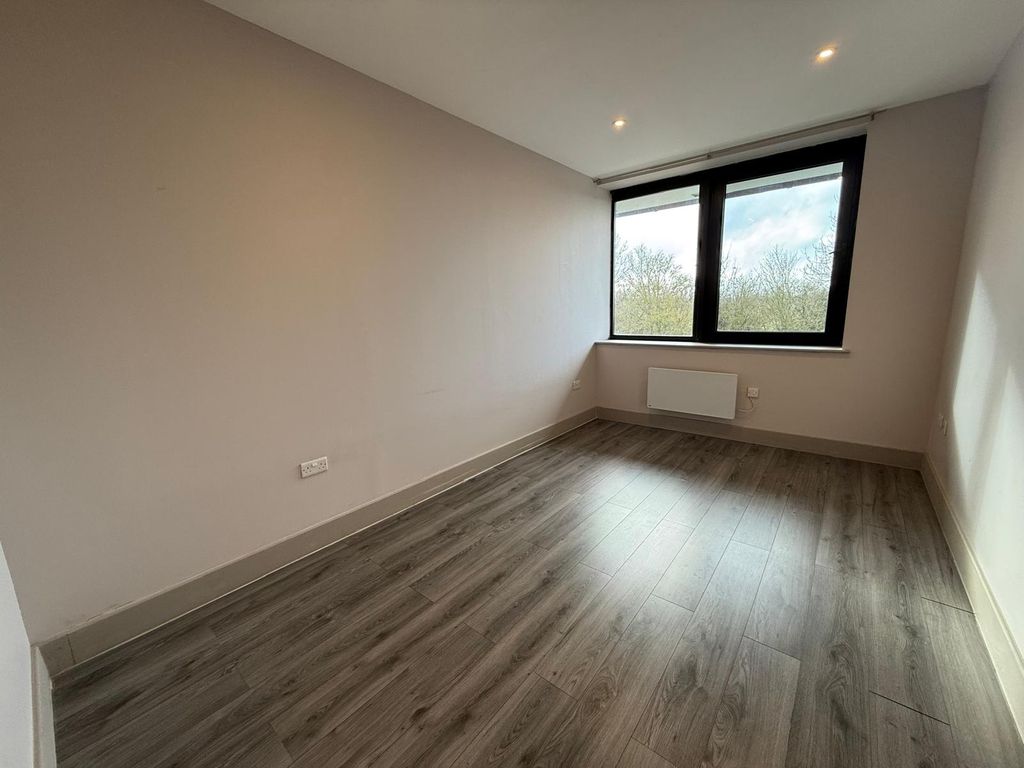 Property photo 2 of 5 Bedroom