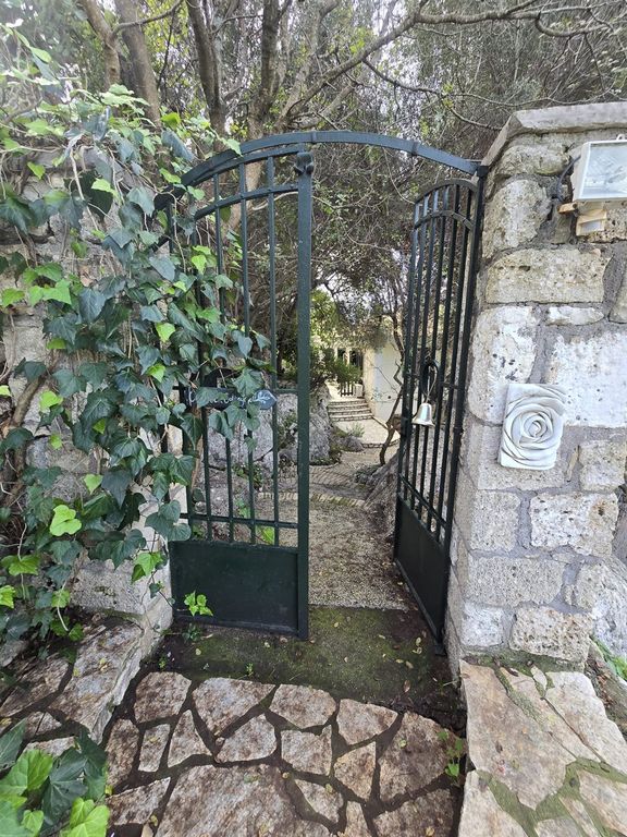 Property photo 2 of 30