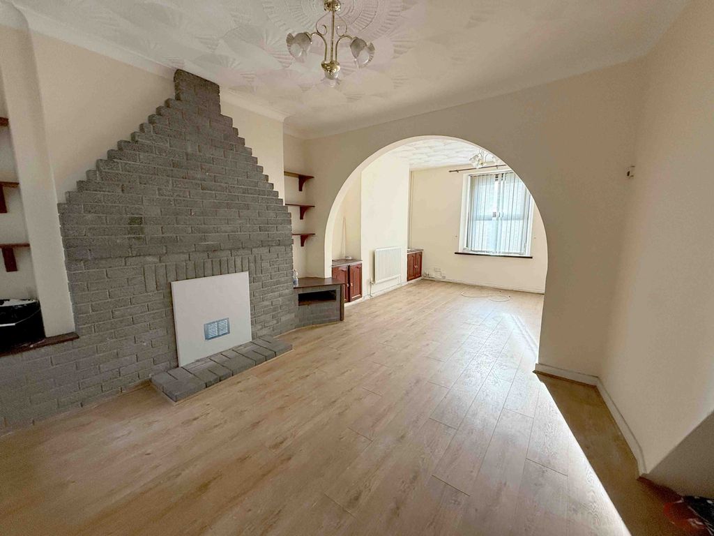 Property photo 3 of 9 Gallery