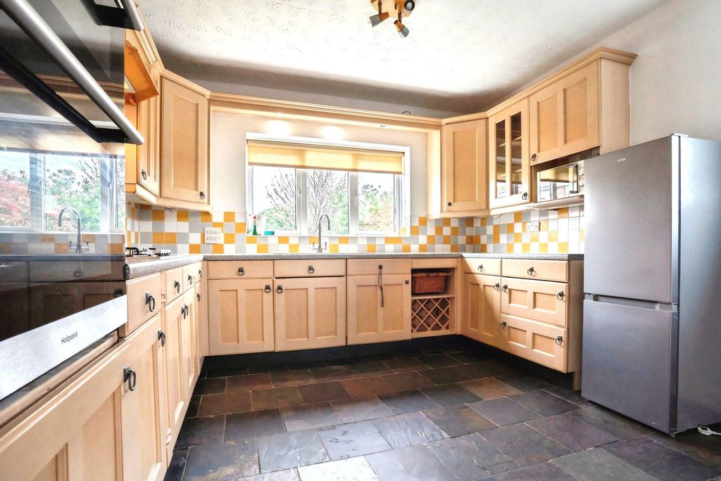Property photo 3 of 40