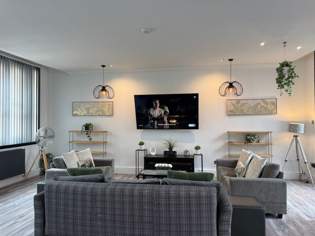 Property photo 1 of 25 Lounge