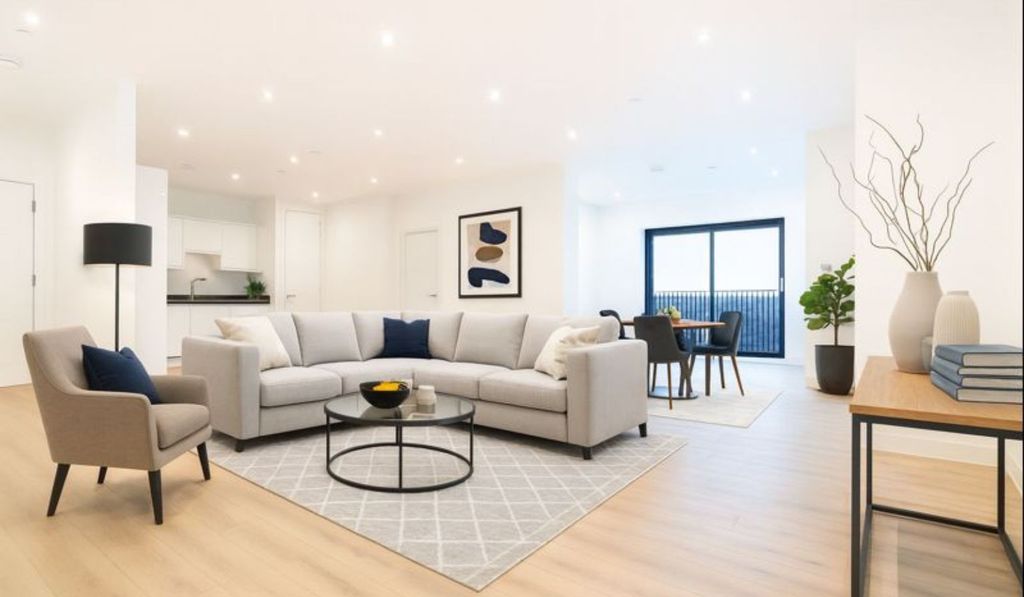 Property photo 2 of 8