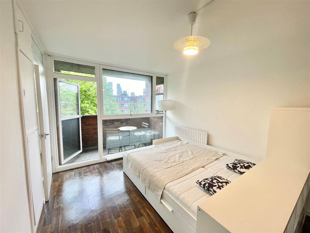 Property photo 3 of 11 Morgan House Rm.Jpg