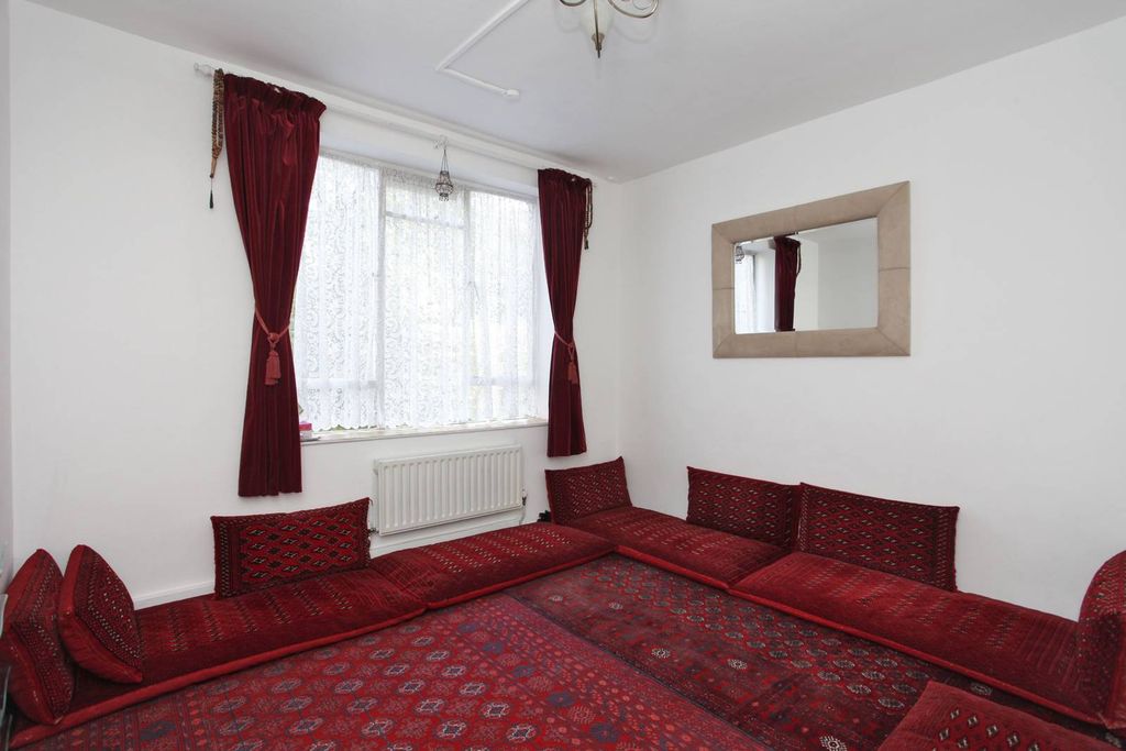 Property photo 3 of 6