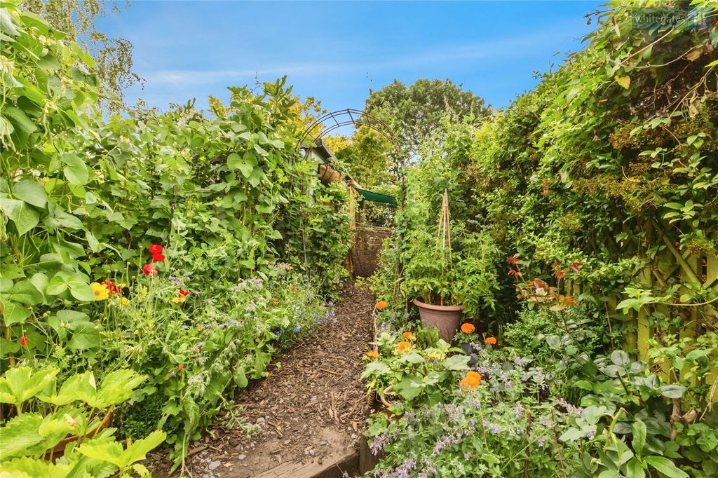 Property photo 3 of 23 Picture No. 23