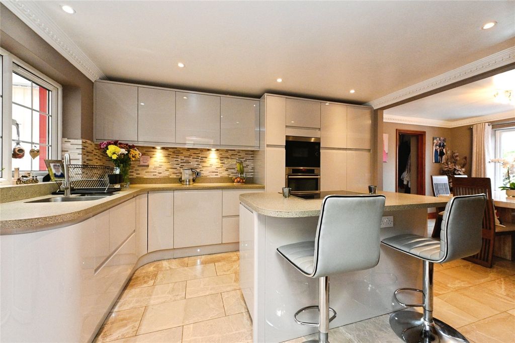 Property photo 3 of 49 Picture No. 21