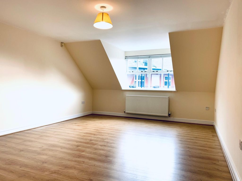 Property photo 3 of 11 Living Room