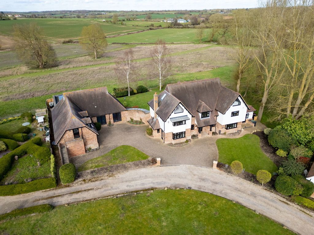 Property photo 2 of 34