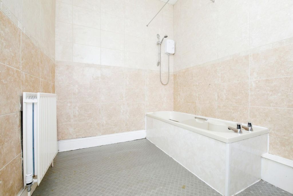 Property photo 3 of 11 Bathroom