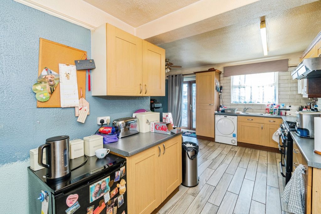 Property photo 3 of 16 Pbox-Img.Jpg