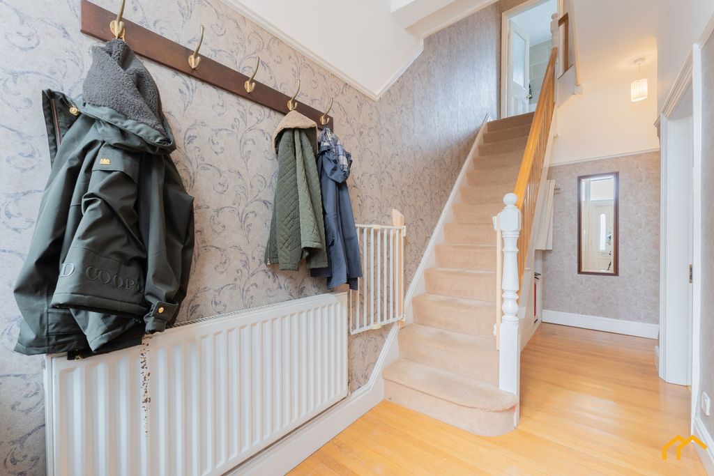 Property photo 2 of 27