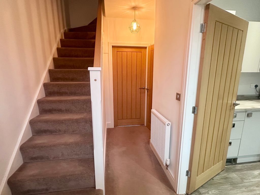 Property photo 2 of 11 Hallway