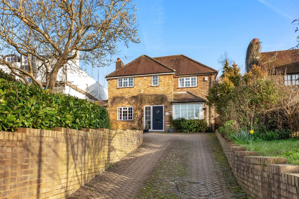 Property photo 1 of 17