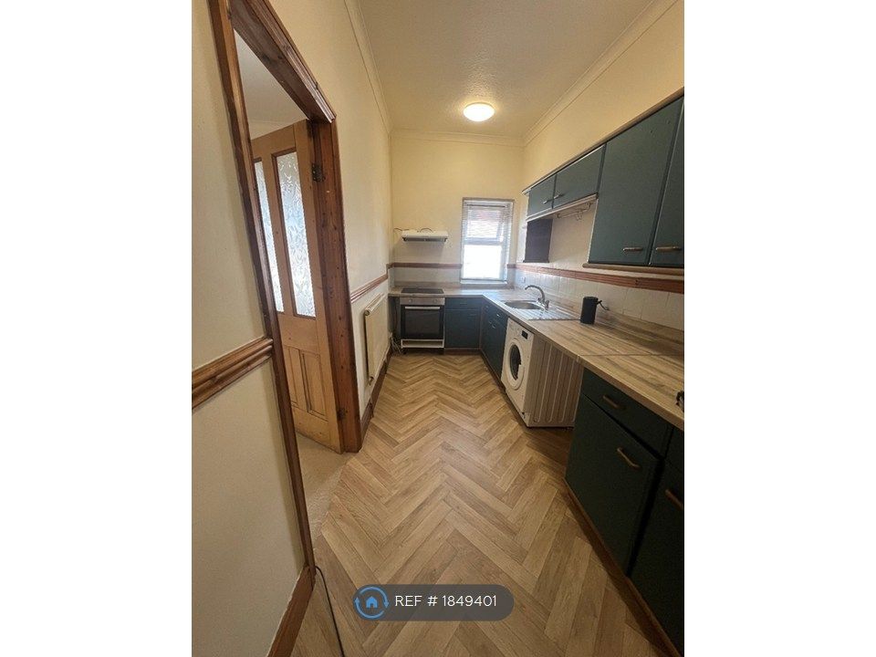 Property photo 2 of 7 Kitchen