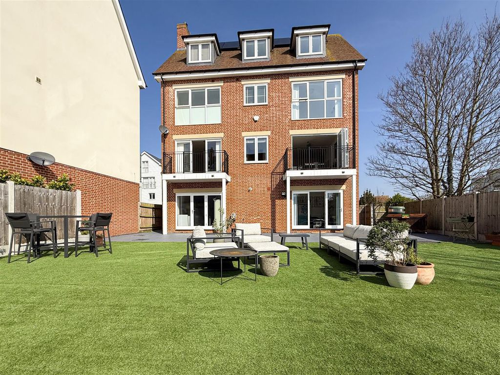 Property photo 3 of 35 Back