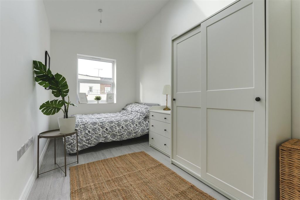 Property photo 1 of 11 1-3 Chatsworth Road (Studios)-23.Jpg